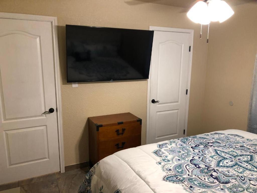 Appartement The Rustic @ Paseo De Encinal Drive à Eagle Pass Extérieur photo